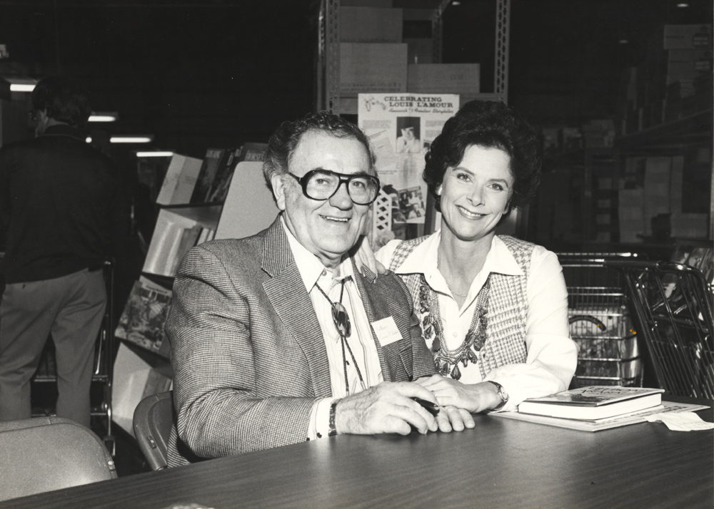 Louis autographing for wharehouse personnel and drivers at Art Jacobs' San Diego Book Distrubution Center.